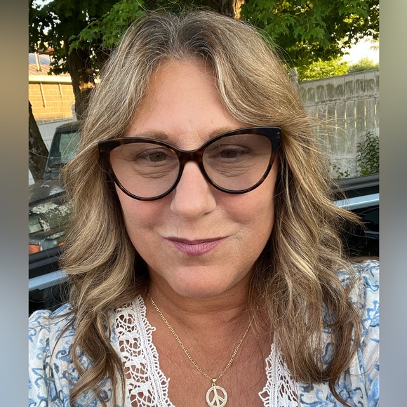 Meet your Posher, Posh - Picture 2 of 5